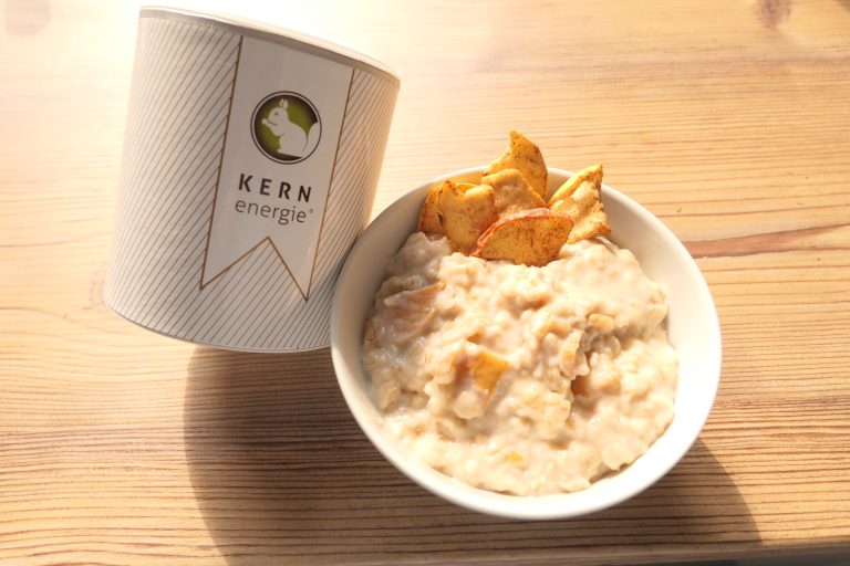 Porridge mit Zimtapfel Chips