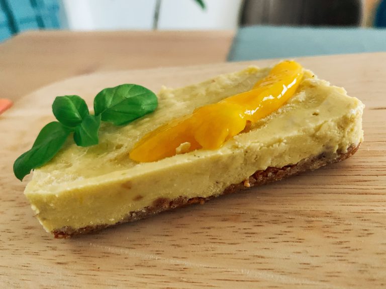 veganer käsekuchen mit Cashewkernen