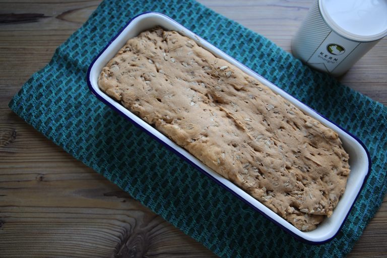 Sonnenblumenkernbrot mit Dinkelmehl