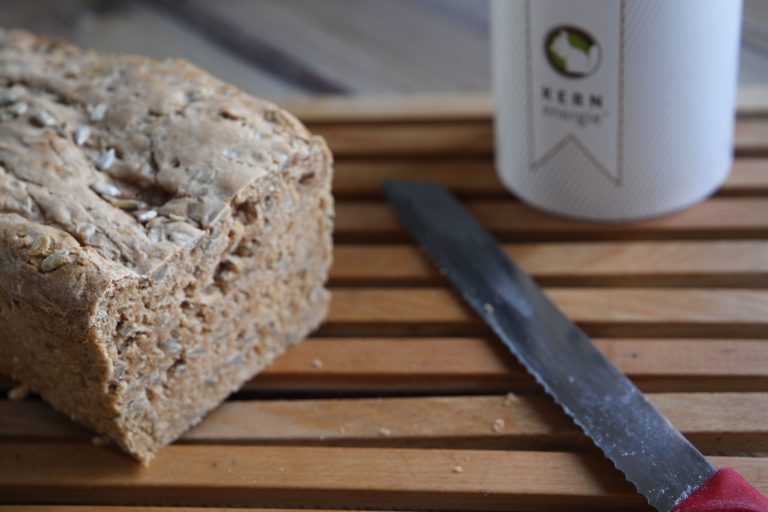 Sonnenblumenkernbrot essen