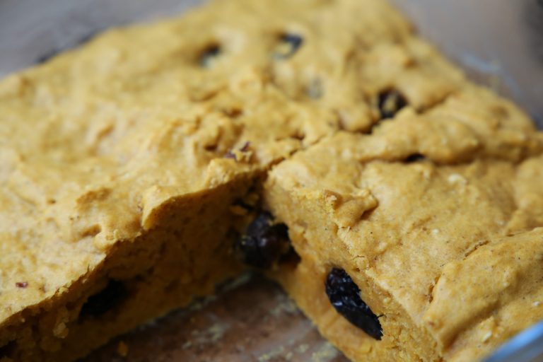 Süßkartoffelkuchen mit Rosinen