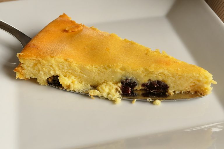 Käsekuchen mit Rosinen ohne Boden