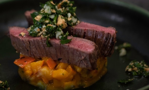 Herbstliches Kürbisrisotto mit Flanksteak und Haselnussgremolata