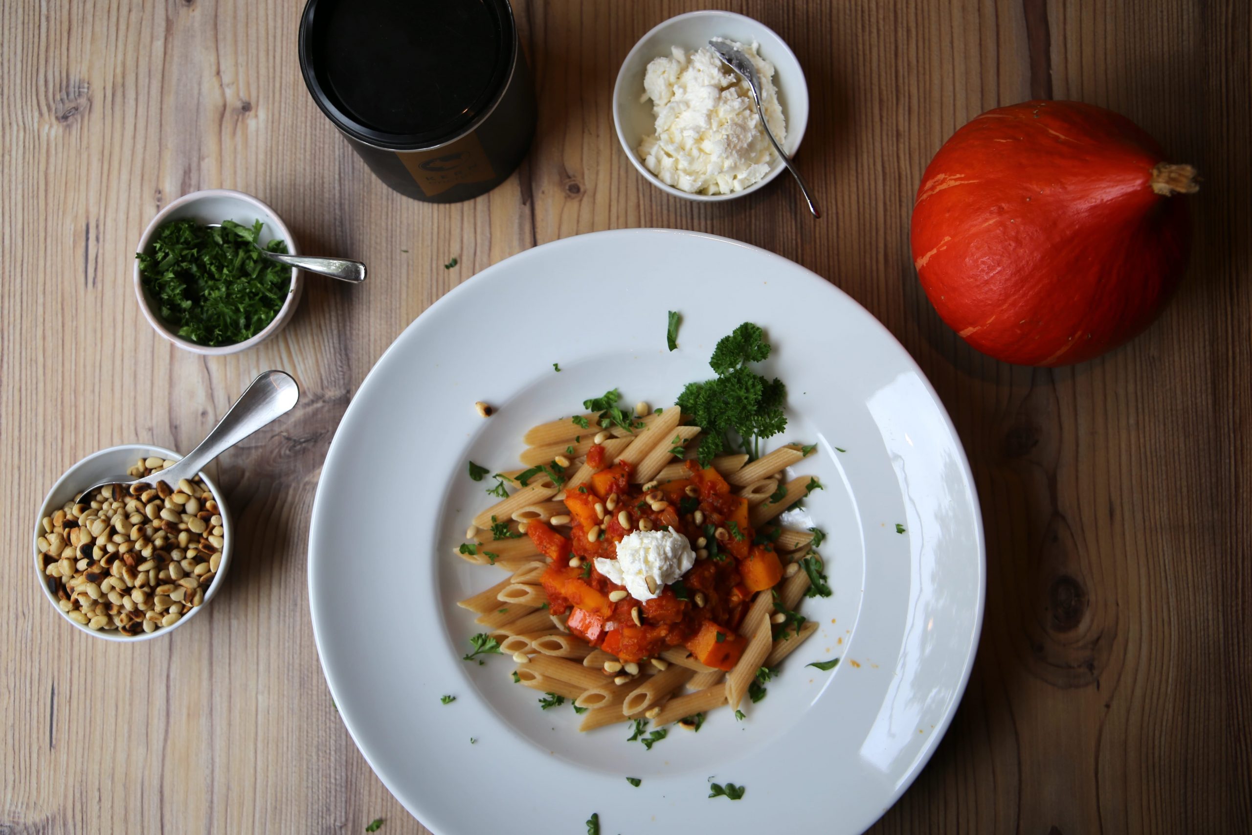 Kürbispasta mit Toppings