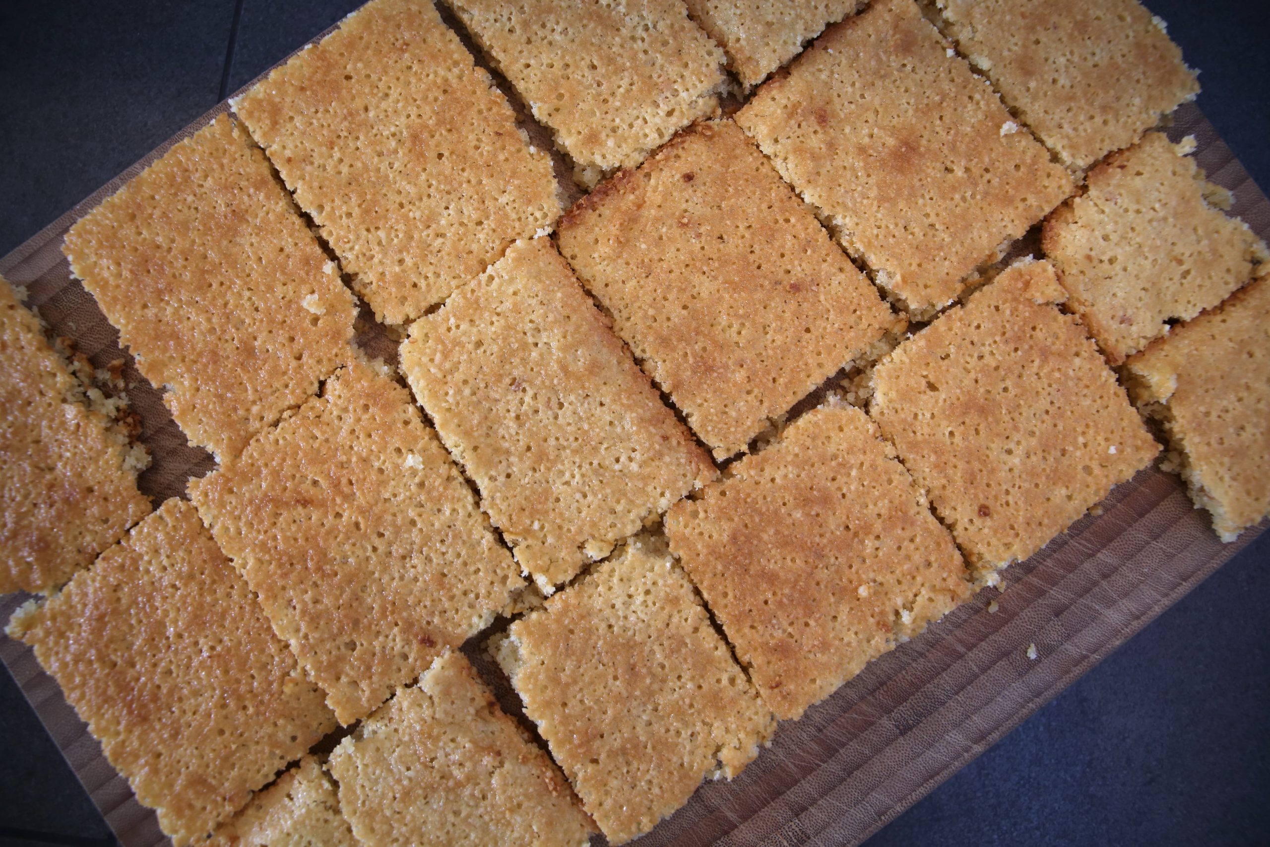 Mandel-Zitronen-Kuchen Stücke vom Blech