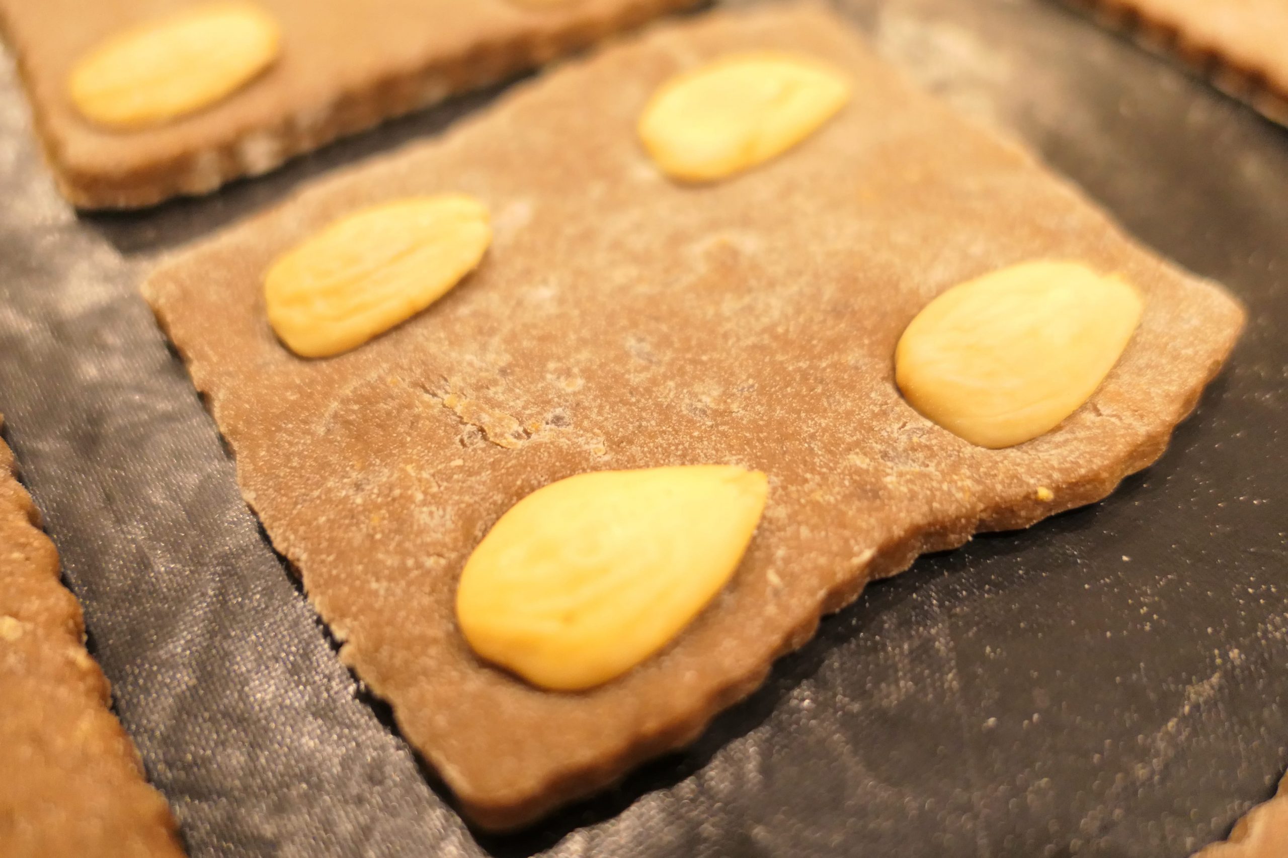 Lebkuchen mit Mandeln