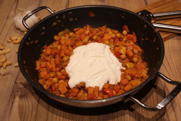 Tandoori-Pfanne mit Joghurt