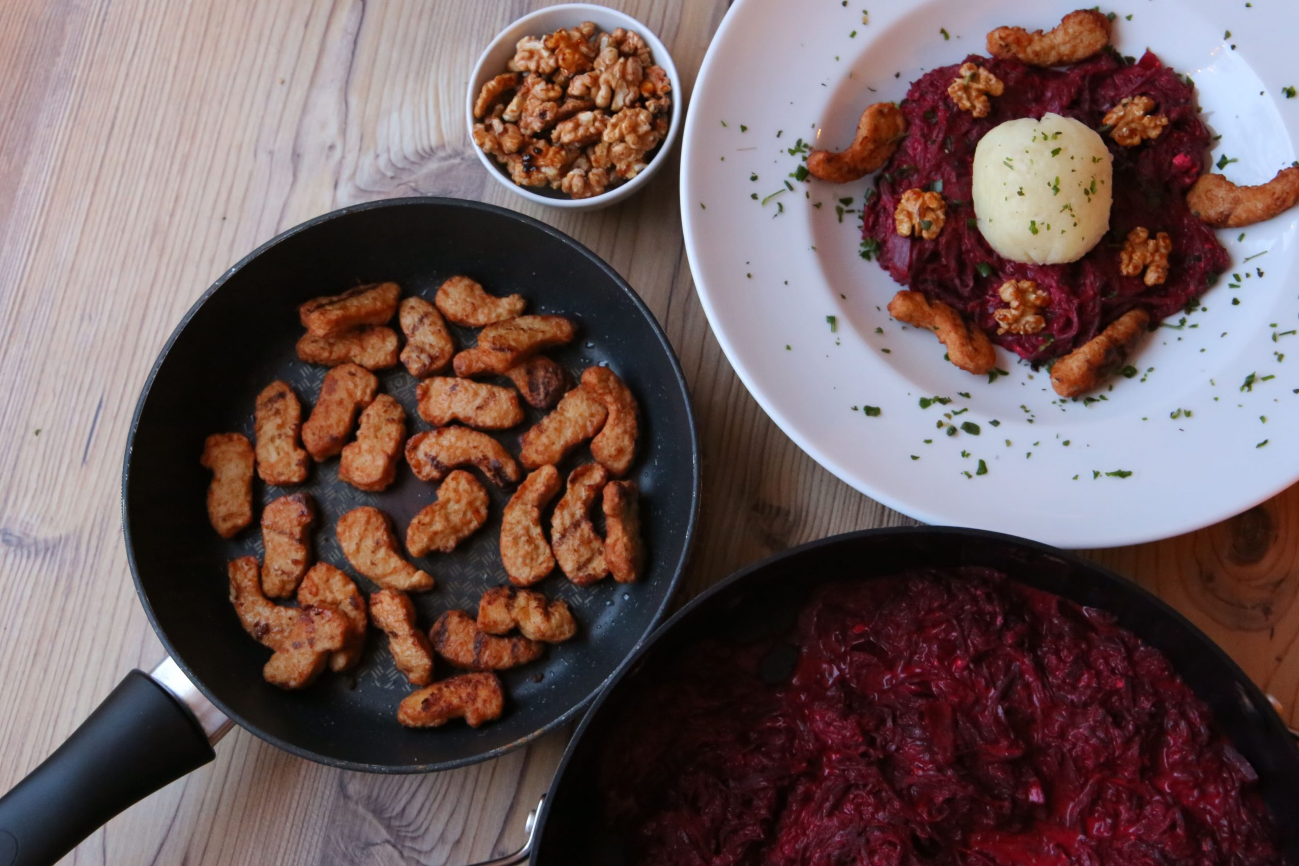 Rote Bete Pfanne mit vegetarischen Filetstreifen