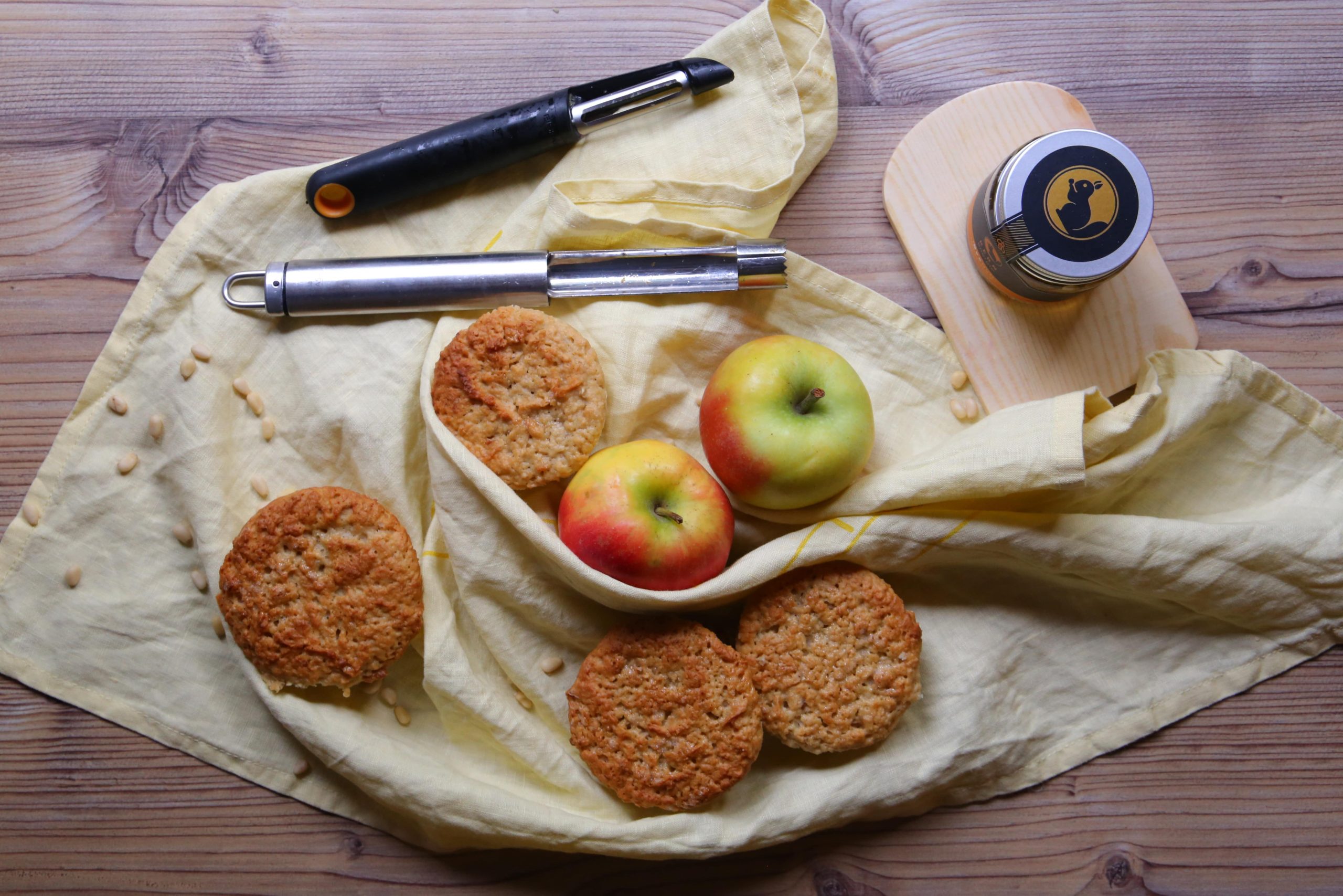 Apfelküchlein mit Äpfeln und BeeNut Akazienhonig