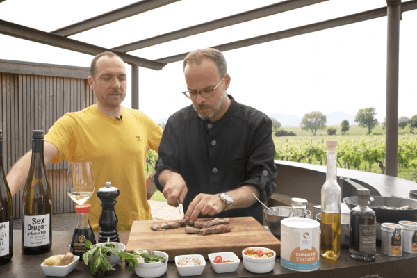 Rinderfilet in Stücke schneiden