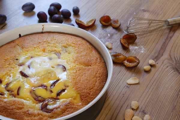 Zwetschgenkuchen mit Mandeln in Springform